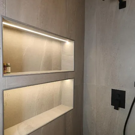 Renovated & Fully Equipped-luxurious-2room Fontana Suite, It Just Doesn't Get Any Better! Apartman *