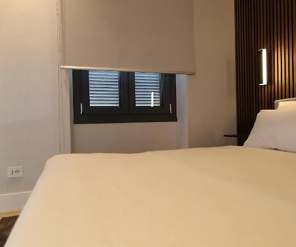 Renovated & Fully Equipped-luxurious-2room Fontana Suite, It Just Doesn't Get Any Better! オルビア