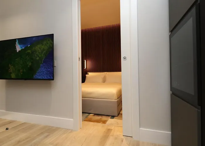 Renovated & Fully Equipped-luxurious-2room Fontana Suite, It Just Doesn't Get Any Better! *