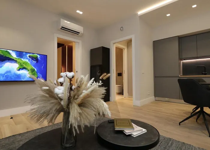 Renovated & Fully Equipped-luxurious-2room Fontana Suite, It Just Doesn't Get Any Better! アパート