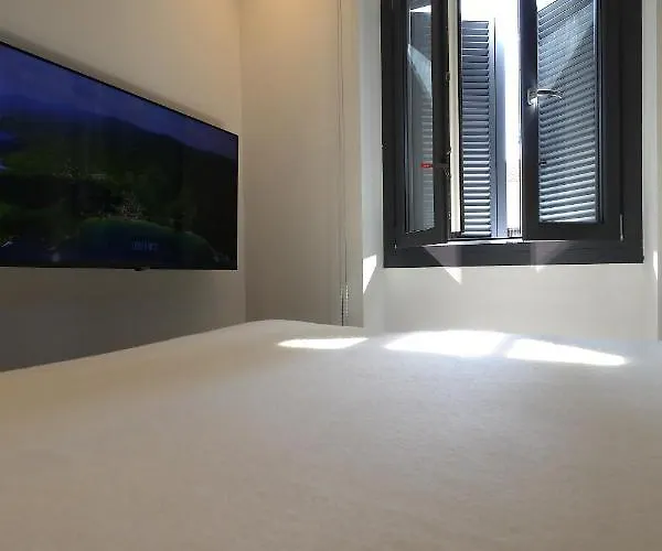 Renovated & Fully Equipped-luxurious-2room Fontana Suite, It Just Doesn't Get Any Better! アパート