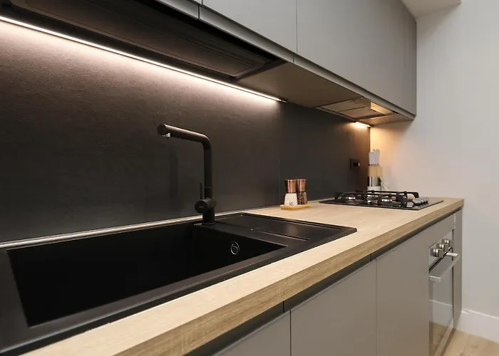 Apartment Renovated & Fully Equipped-luxurious-2room Fontana Suite, It Just Doesn't Get Any Better! *