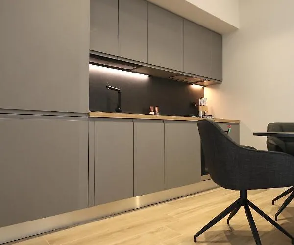 Renovated & Fully Equipped-luxurious-2room Fontana Suite, It Just Doesn't Get Any Better! Apartment