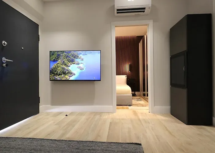 Renovated & Fully Equipped-luxurious-2room Fontana Suite, It Just Doesn't Get Any Better!