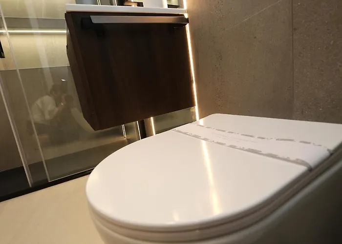 Apartment Renovated & Fully Equipped-luxurious-2room Fontana Suite, It Just Doesn't Get Any Better! *