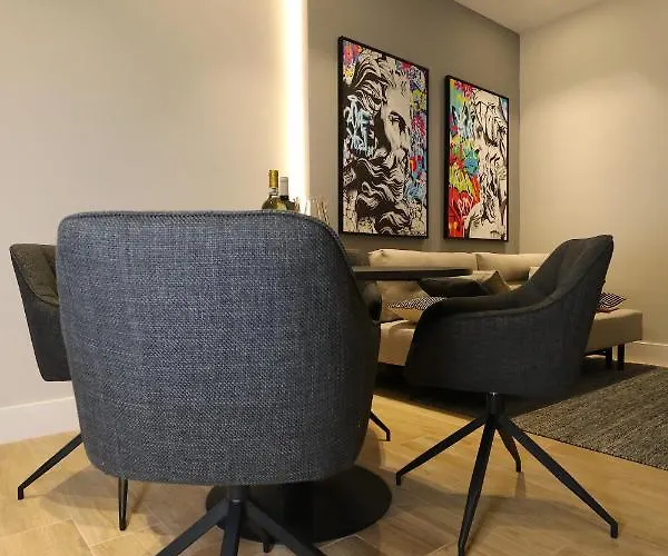 Renovated & Fully Equipped-luxurious-2room Fontana Suite, It Just Doesn't Get Any Better! アパート