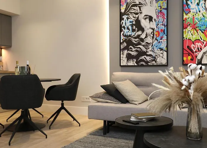 Renovated & Fully Equipped-luxurious-2room Fontana Suite, It Just Doesn't Get Any Better! Apartment