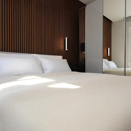 Apartment Renovated & Fully Equipped-luxurious-2room Fontana Suite, It Just Doesn't Get Any Better!