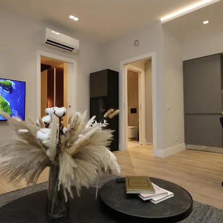 Fontana - 1-bedroom With Terrace, Aldo Moro Apartment