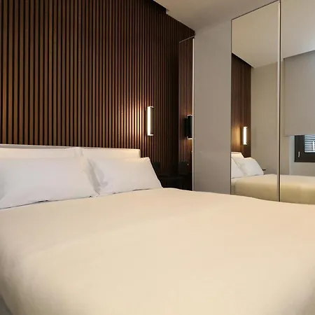 Apartment Renovated & Fully Equipped-luxurious-2room Fontana Suite, It Just Doesn't Get Any Better!