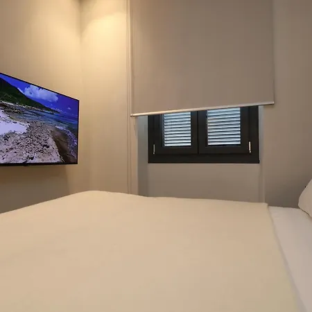 Fontana - 1-bedroom With Terrace, Aldo Moro Apartment