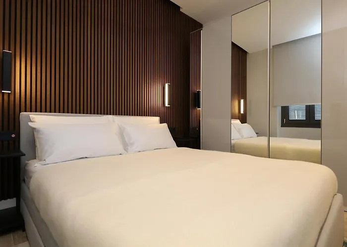 Apartment Renovated & Fully Equipped-luxurious-2room Fontana Suite, It Just Doesn't Get Any Better!