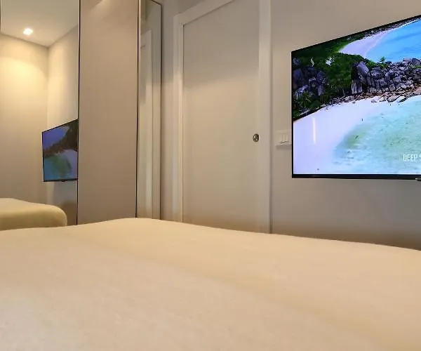 Renovated & Fully Equipped-luxurious-2room Fontana Suite, It Just Doesn't Get Any Better! Apartment *