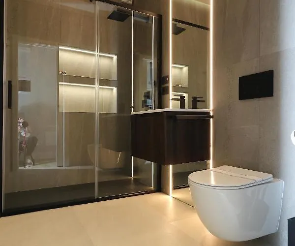 Renovated & Fully Equipped-luxurious-2room Fontana Suite, It Just Doesn't Get Any Better! Apartman *