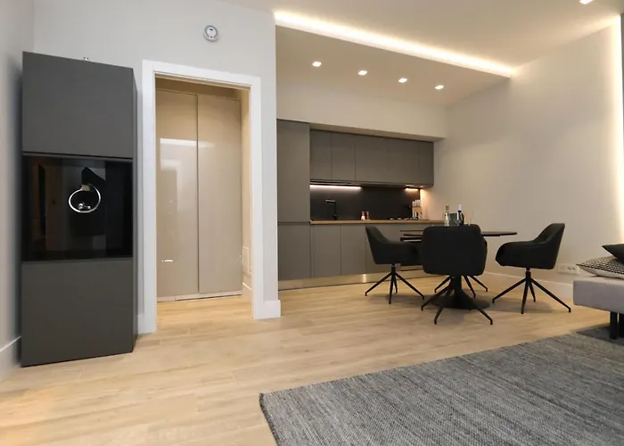 Apartman Renovated & Fully Equipped-luxurious-2room Fontana Suite, It Just Doesn't Get Any Better!