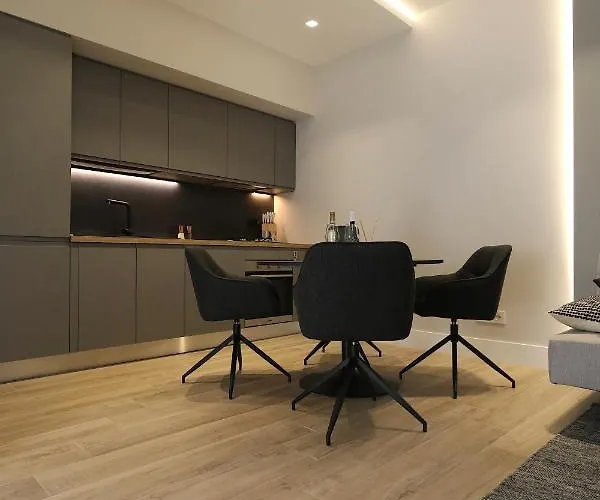 Renovated & Fully Equipped-luxurious-2room Fontana Suite, It Just Doesn't Get Any Better! Apartment