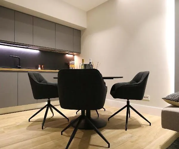 Renovated & Fully Equipped-luxurious-2room Fontana Suite, It Just Doesn't Get Any Better! Apartment