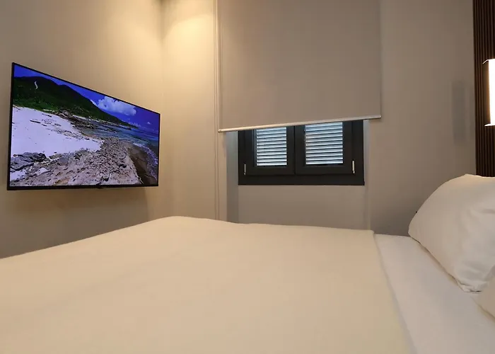 Renovated & Fully Equipped-luxurious-2room Fontana Suite, It Just Doesn't Get Any Better! Apartment