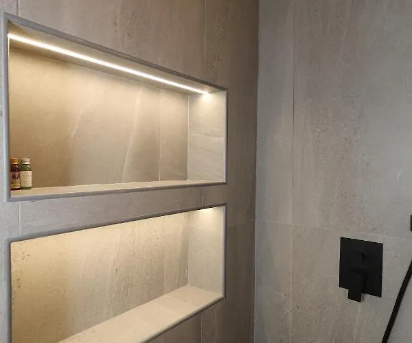 Renovated & Fully Equipped-luxurious-2room Fontana Suite, It Just Doesn't Get Any Better! Apartman *